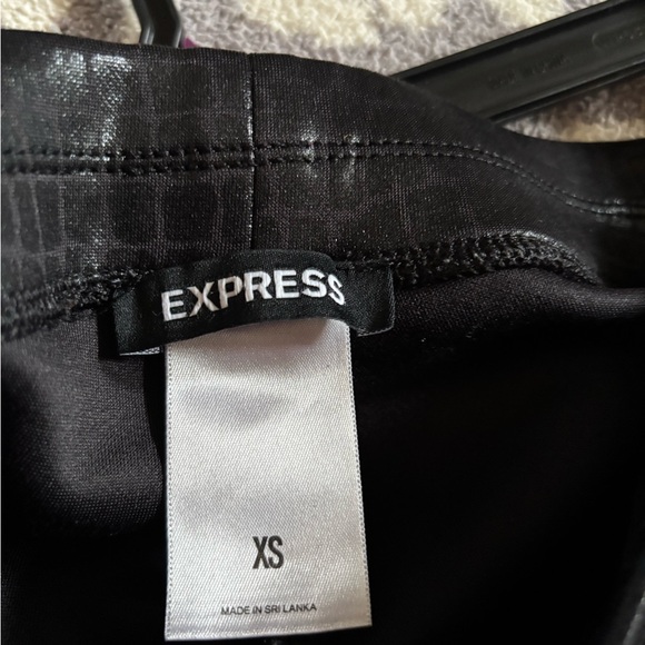 Express Black Textured Leggings - Picture 5 of 6